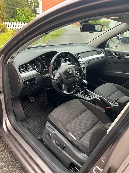 Skoda Superb 7 of 10