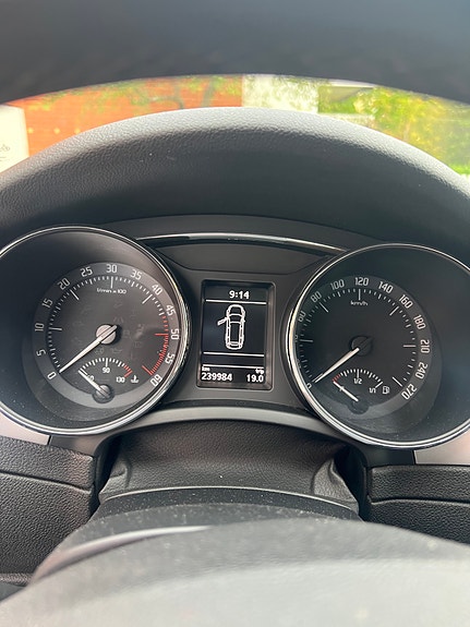 Skoda Superb 8 of 10