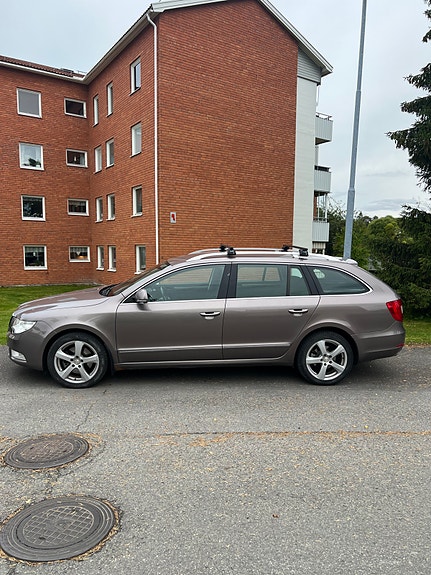 Skoda Superb 2 of 10