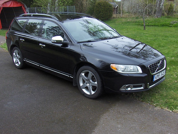 Volvo V70 2 of 9