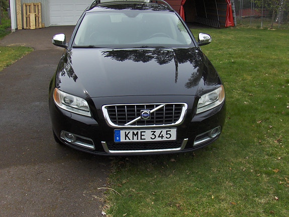 Volvo V70 3 of 9