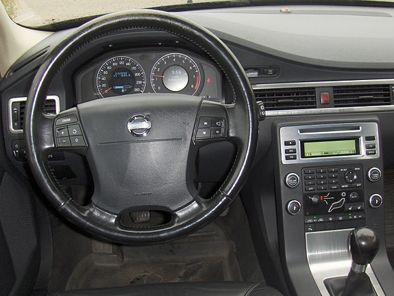 Volvo V70 8 of 9