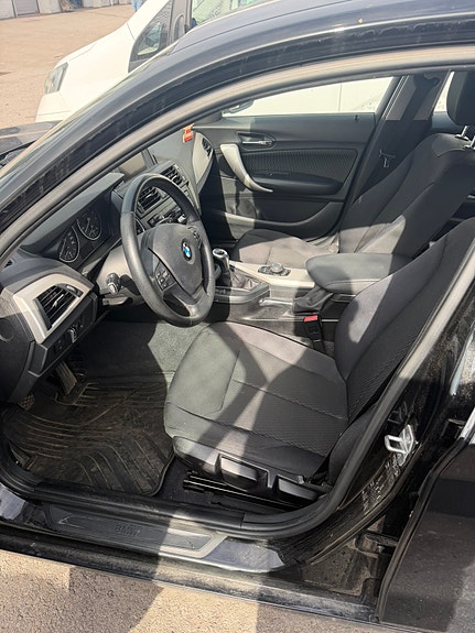 BMW 116i 3 of 9