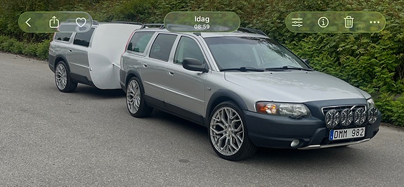Volvo XC70 2 of 8