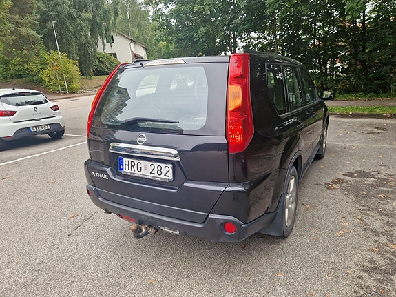 Nissan X-Trail 3 of 6