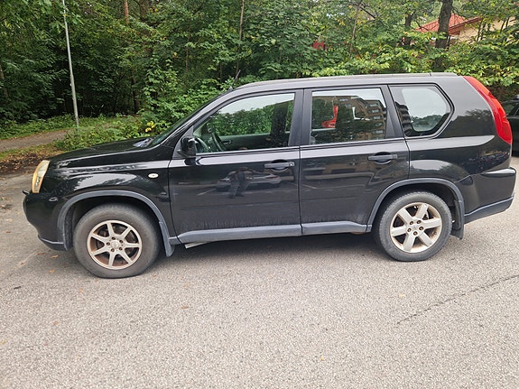 Nissan X-Trail 2 of 6