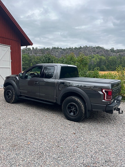 Ford F-150 3 of 3