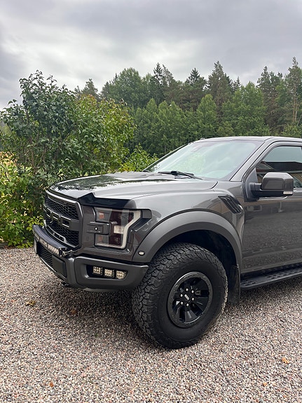 Ford F-150 2 of 3