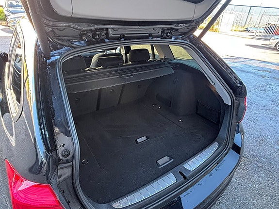 BMW 318d 15 of 17