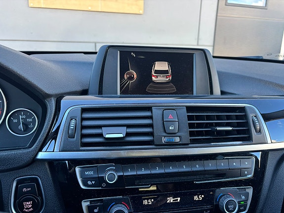 BMW 318d 13 of 17