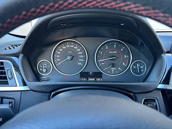 BMW 318d 11 of 17