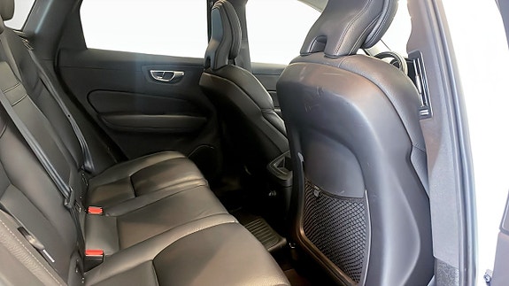 Volvo XC60 5 of 12