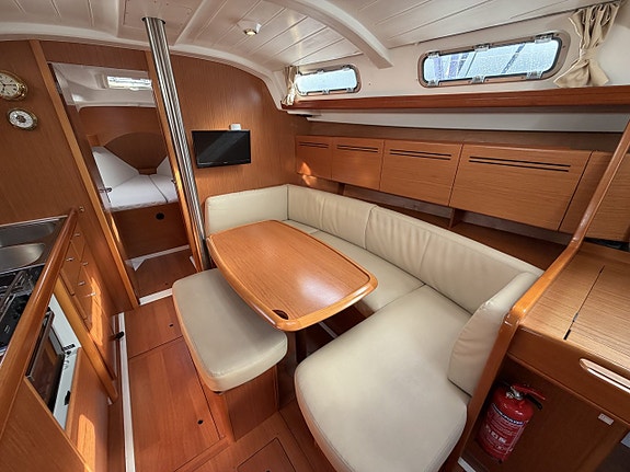 Beneteau Cyclades 39.3 6 of 24