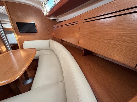 Beneteau Cyclades 39.3 8 of 24