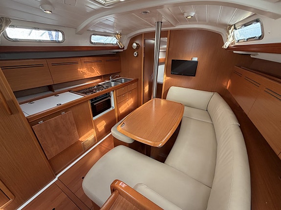 Beneteau Cyclades 39.3 7 of 24