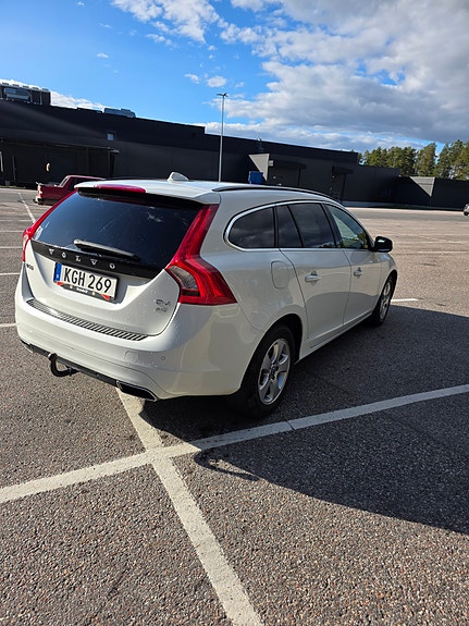 Volvo V60 3 of 10