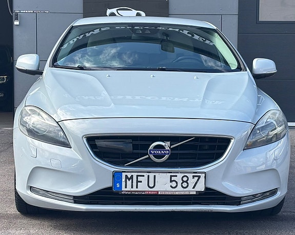 Volvo V40 3 of 12