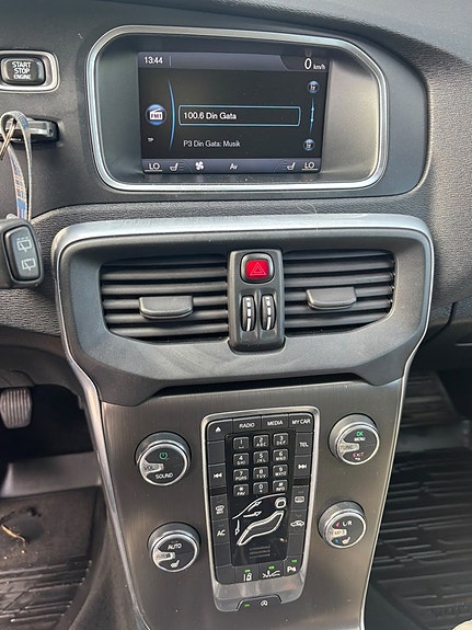 Volvo V40 10 of 12