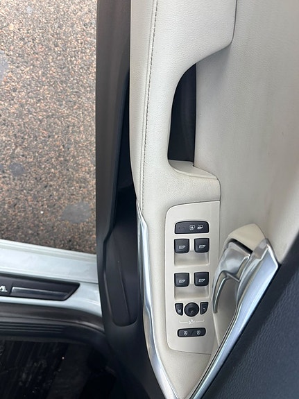 Volvo V40 12 of 12