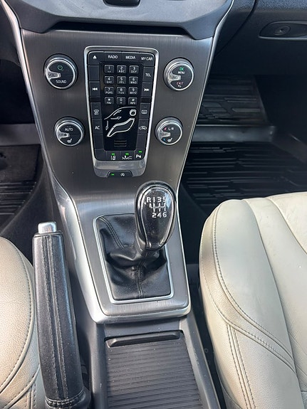 Volvo V40 9 of 12