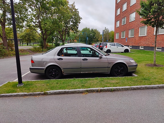 Saab 9-5 2 of 5