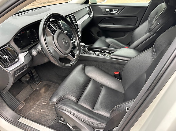 Volvo V60 Cross Country 3 of 4