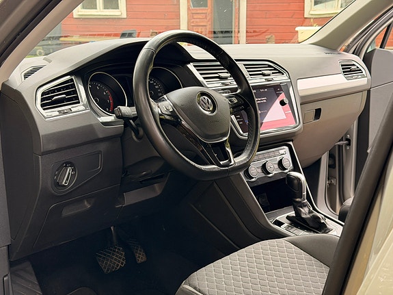 Volkswagen Tiguan 9 of 12