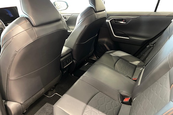 Toyota RAV4 13 of 21