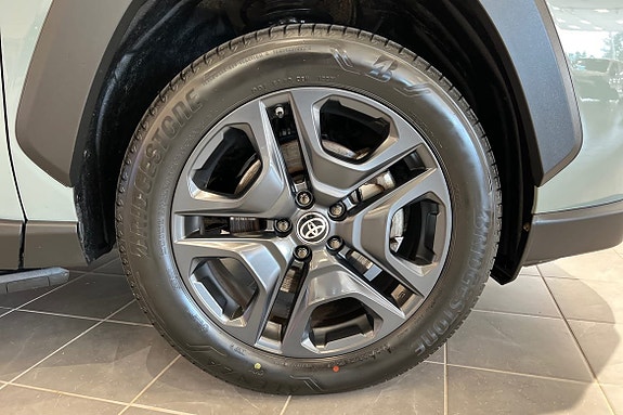 Toyota RAV4 17 of 21