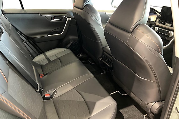 Toyota RAV4 9 of 21