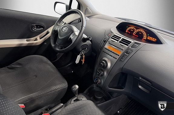 Toyota Yaris 10 of 13