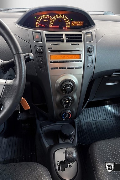 Toyota Yaris 12 of 13
