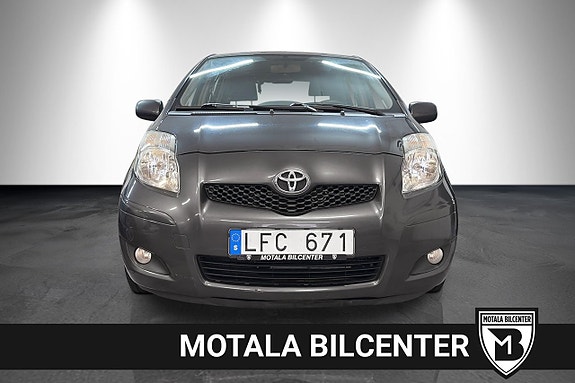 Toyota Yaris 2 of 13