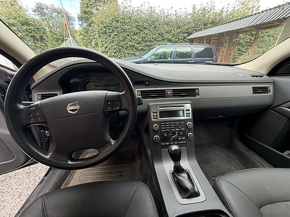 Volvo V70 7 of 9