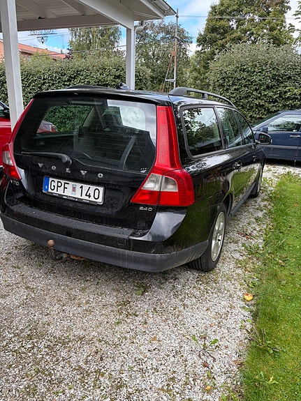 Volvo V70 3 of 9