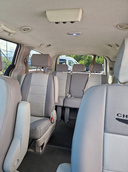 Chrysler Town & Country 11 of 12
