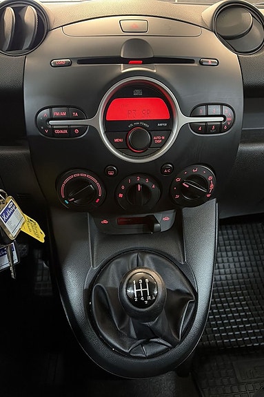 Mazda 2 12 of 14