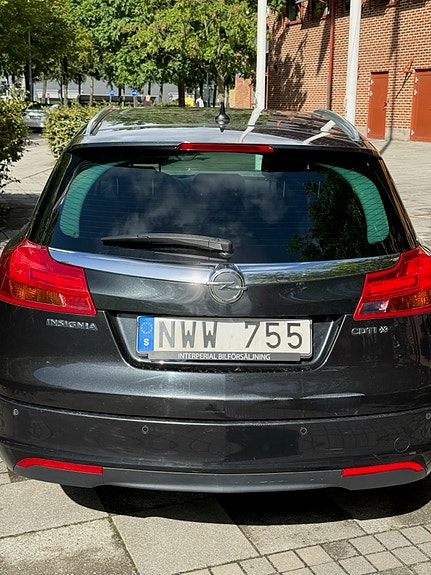 Opel Insignia 2 of 4