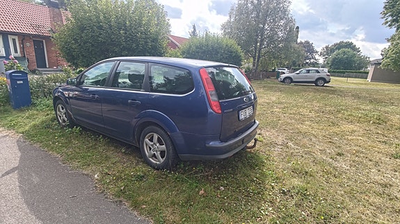 Ford Focus 2 of 12