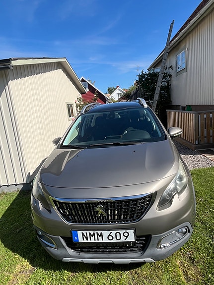 Peugeot 2008 2 of 6