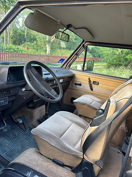 Volkswagen Caravelle 8 of 27