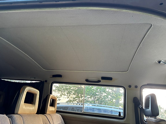 Volkswagen Caravelle 5 of 27