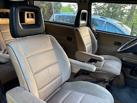 Volkswagen Caravelle 21 of 27