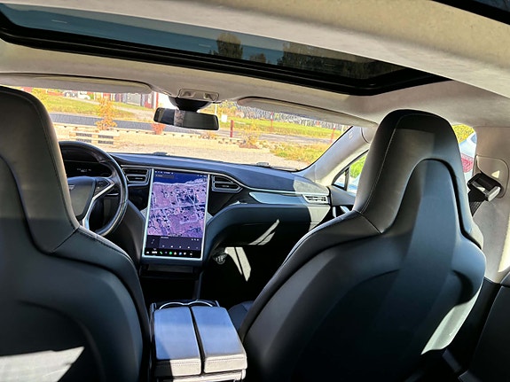 Tesla Model S 4 of 6