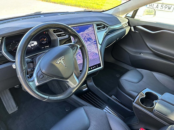 Tesla Model S 3 of 6