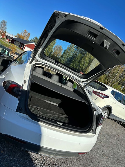 Tesla Model S 6 of 6