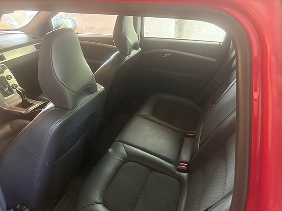 Volvo V70 4 of 14