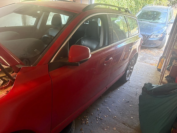 Volvo V70 2 of 14