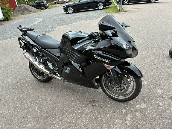 Kawasaki ZZ-R1400 2 of 3
