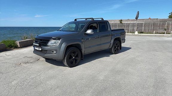 Volkswagen Amarok 2 of 3